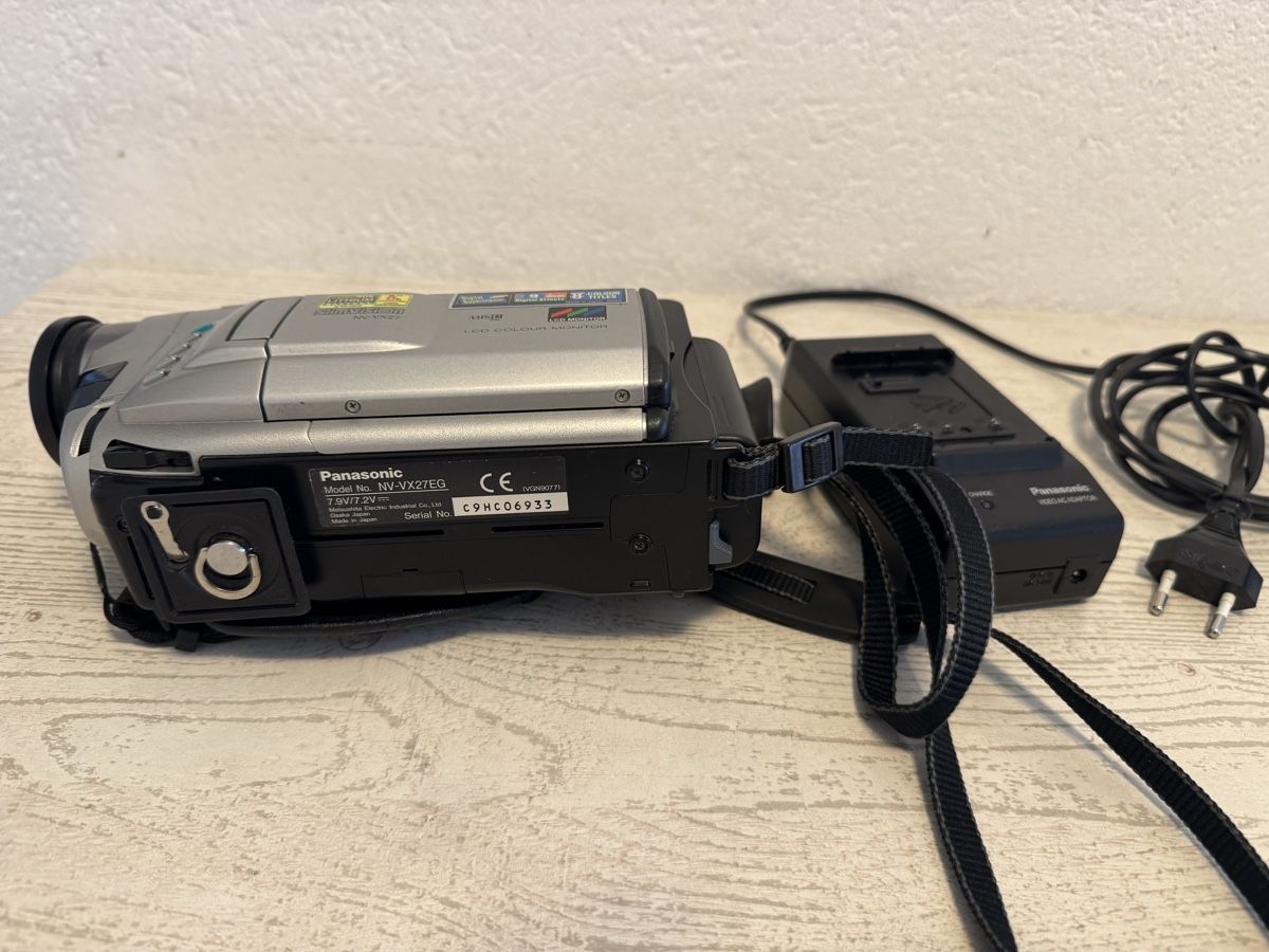 Panasonic Videocamere: Panasonic VX27 VHS-C MOVIE CAMERA – Usato da Zunzgen venduto da milesdavis76 5