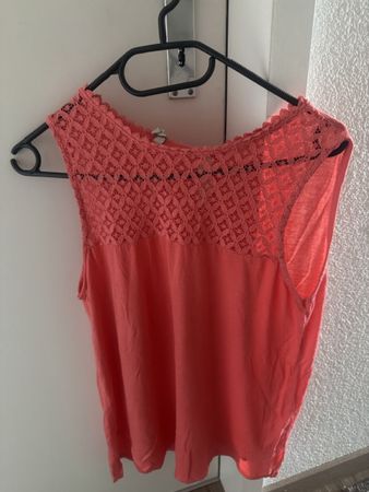 Damen Top mit Spitzenbesatz guter Zustand