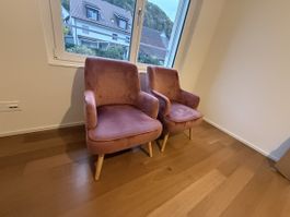 Zwei Samtsessel rosa mit Holzbeinen guter Zustand