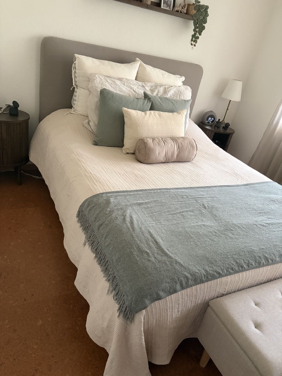 Ikea Betten: Boxspringbett mit Kopfteil, grau, 160x200cm – Gebraucht aus Muri AG von ElenaBaro