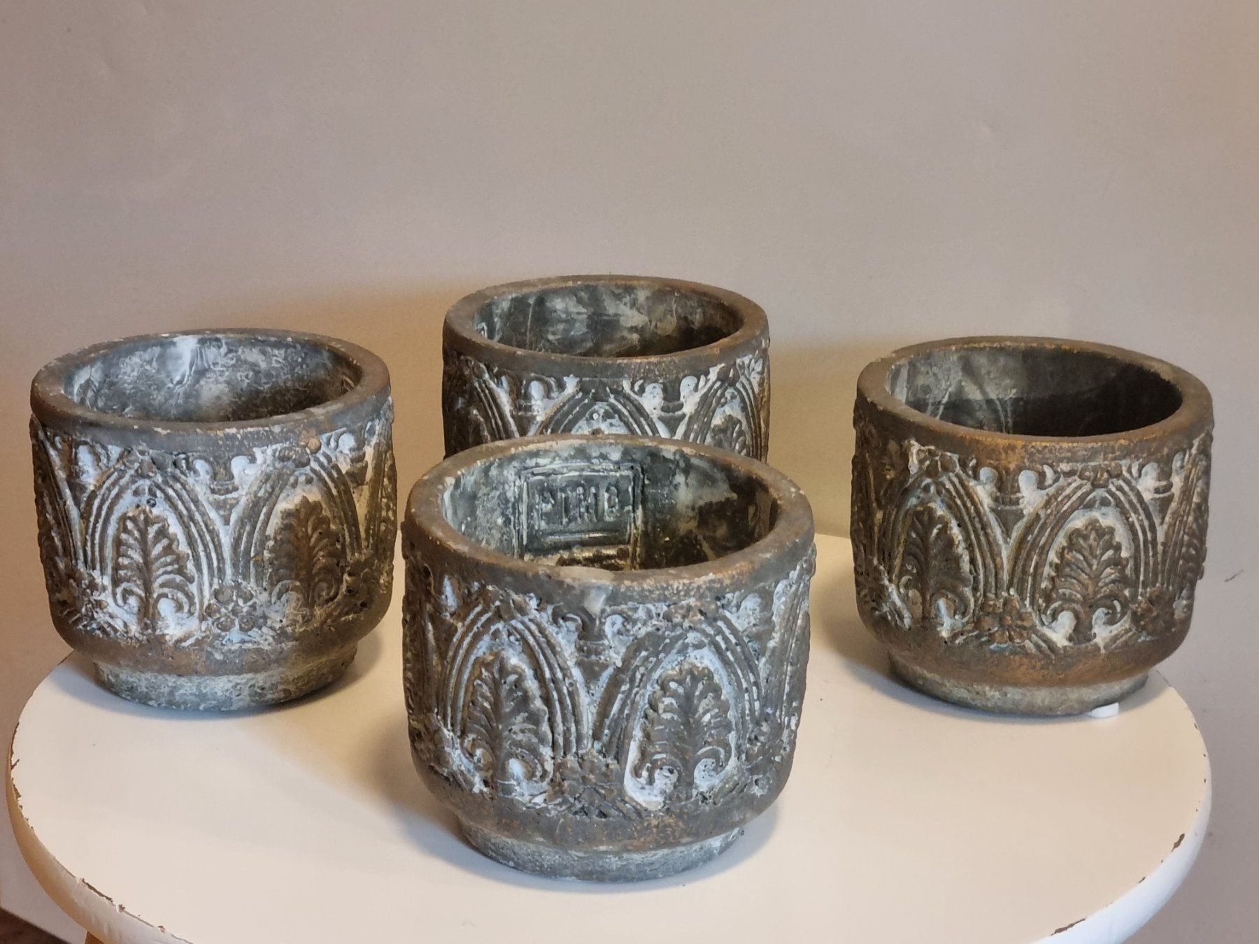 Vasi per fiori: 4 Übertöpfe 8 cm Antik-Stil Shabby Chic – Usato da Scharnachtal venduto da devin03