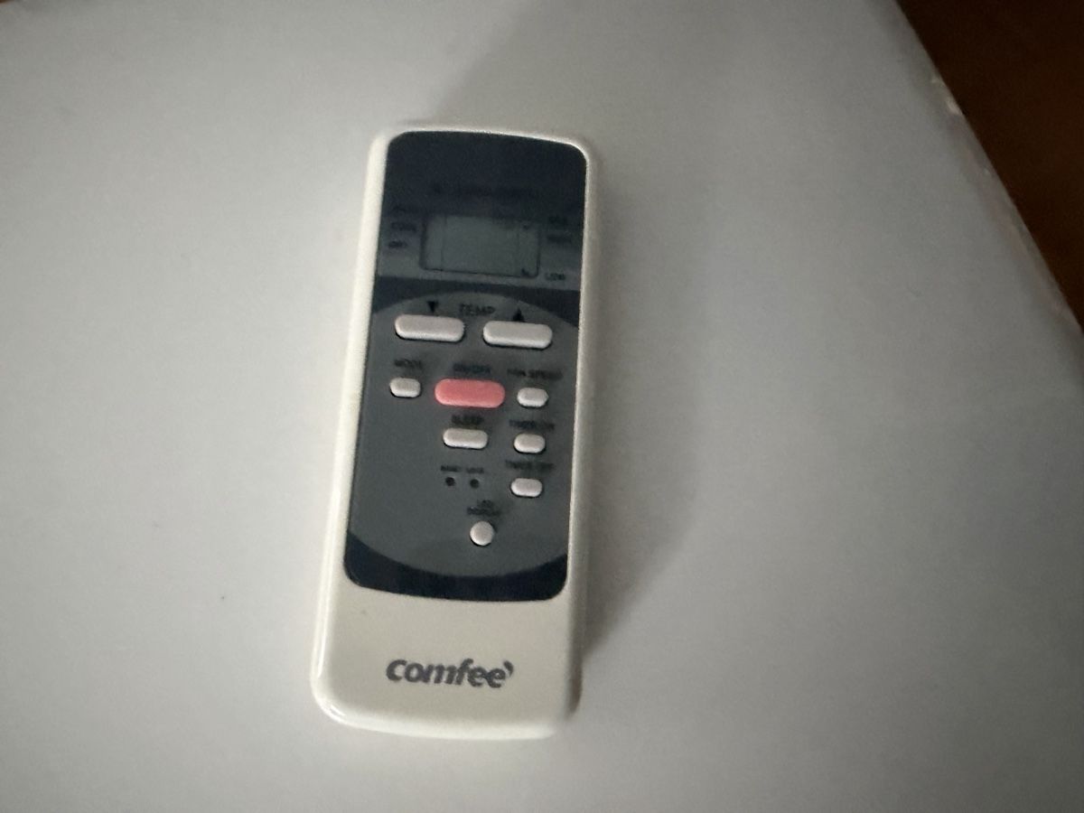 Comfee Klimageräte: Climatiseur mobile Comfee 9000 BTU avec télécommande – Gebraucht aus Lausanne von oenix 1