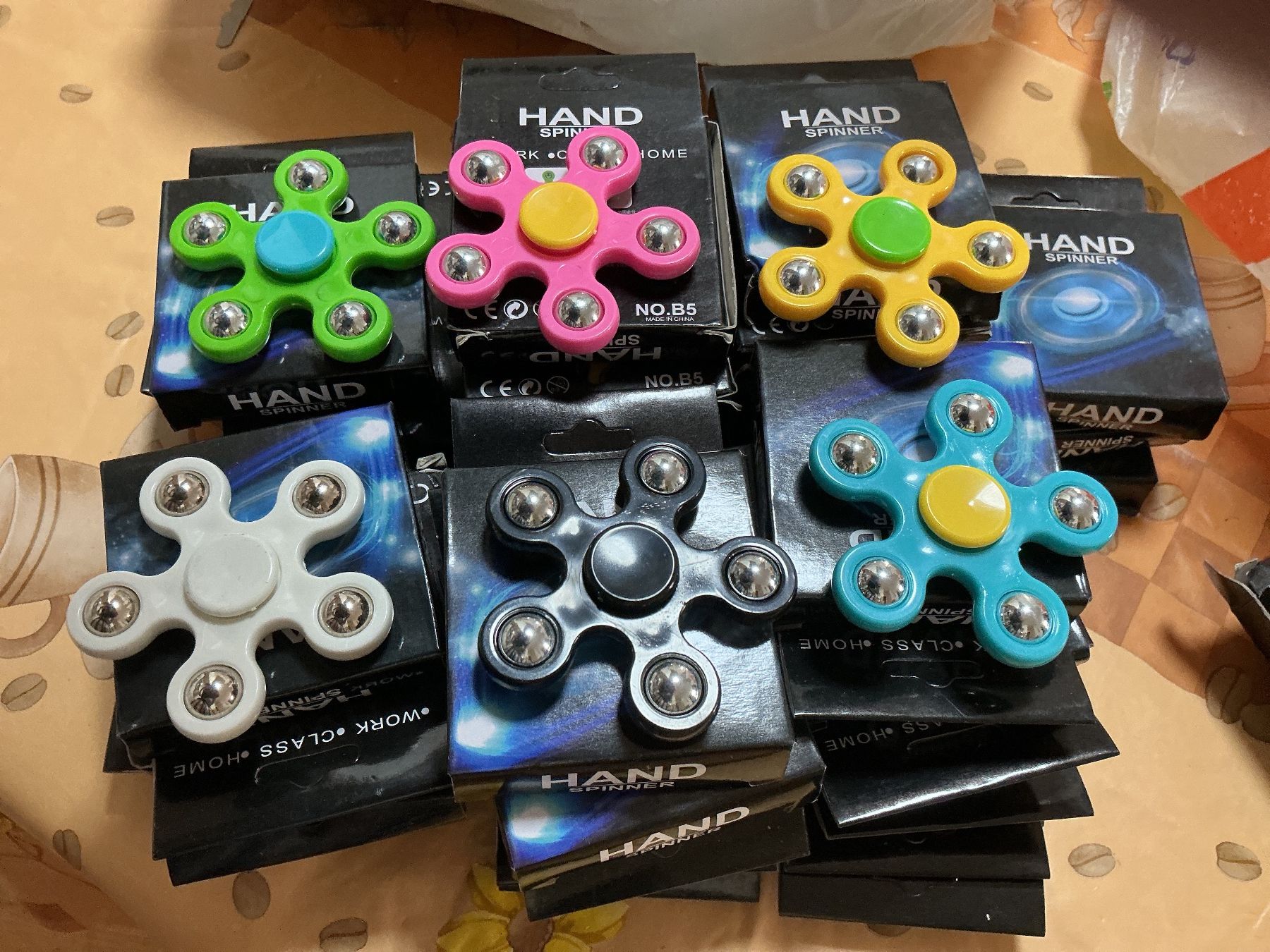 Giocattoli: 37 spinners – Nuovo e nell'imballaggio originale da Lausanne venduto da topthai