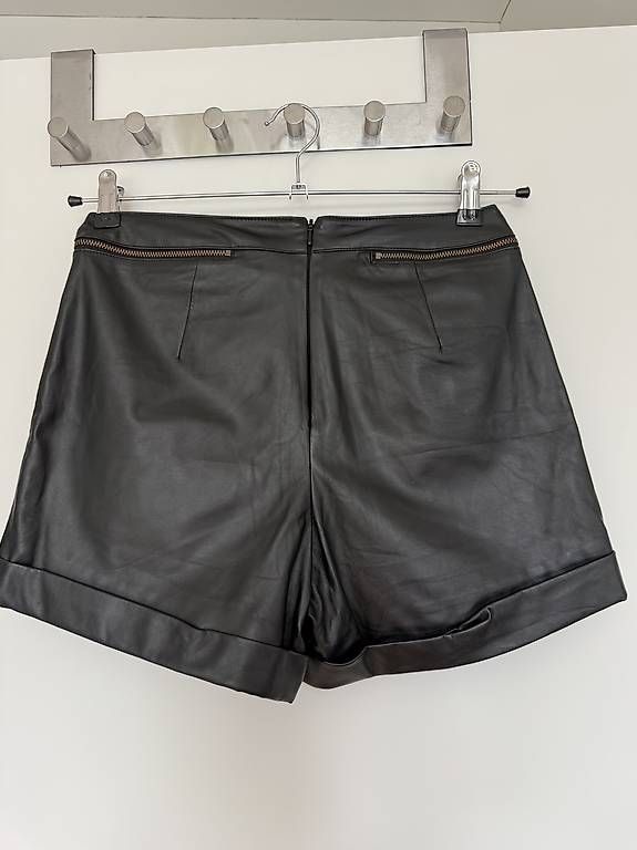 Pantaloni: Shorts - Größe 10 (S)  – Usato da Zürich venduto da YanaZam