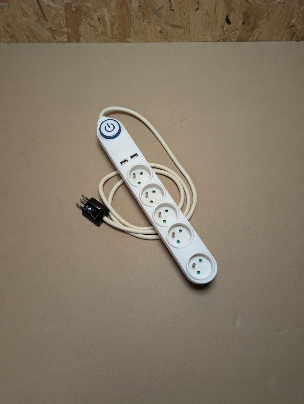 Stecker: Multiprise CH & FR – Gebraucht aus Portalban von Deuxieme-vie