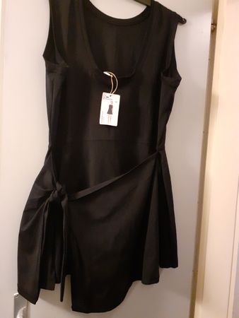 Kleid schwarz Grösse XL neu mit Etikett. 
