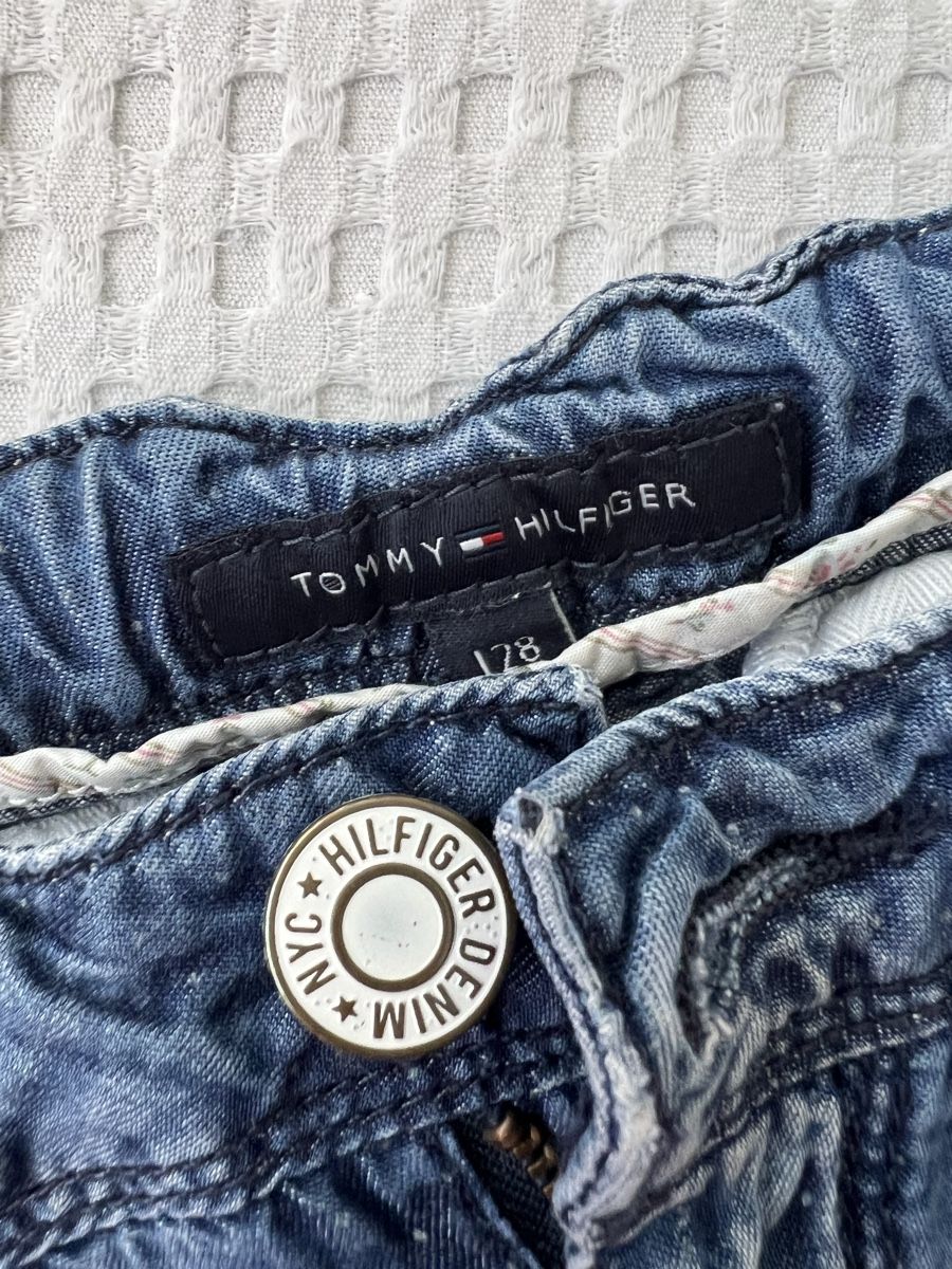 Tommy Hilfiger Pantaloni: TOMMY HILFIGER JEANSSHORTS 128 – Usato da Basel venduto da theo-g77 2