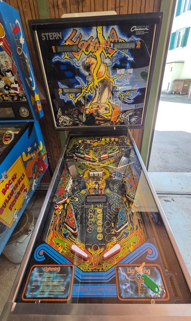 Stern Pinball Flipperkästen: Flipper "Lightning" Stern – Gebraucht aus Ettenhausen TG von elgravuro 1