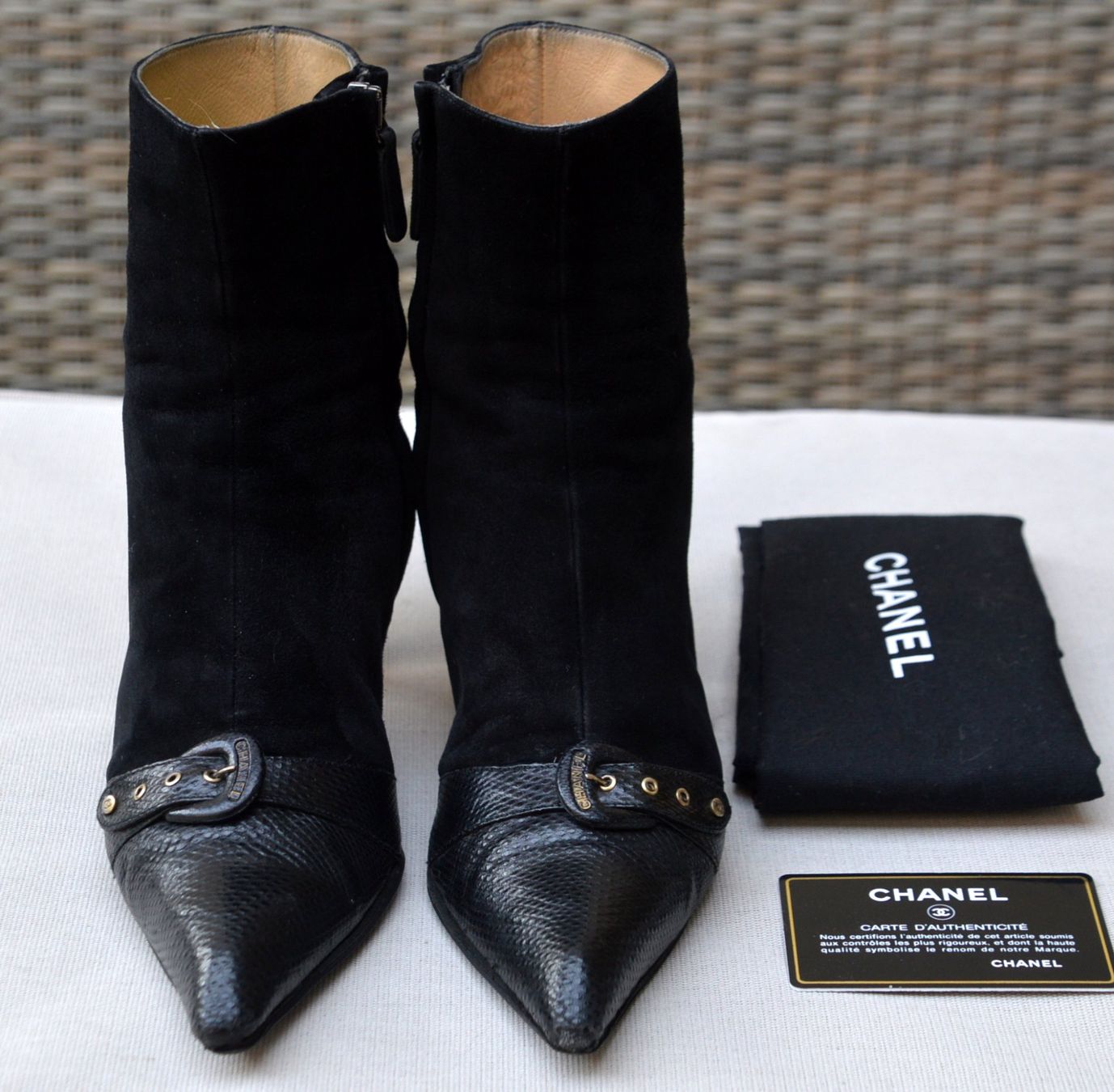 Chanel Scarpe da donna: Chanel Stiefeletten / Bottines .37 – Usato da Collonges venduto da Auganien 1