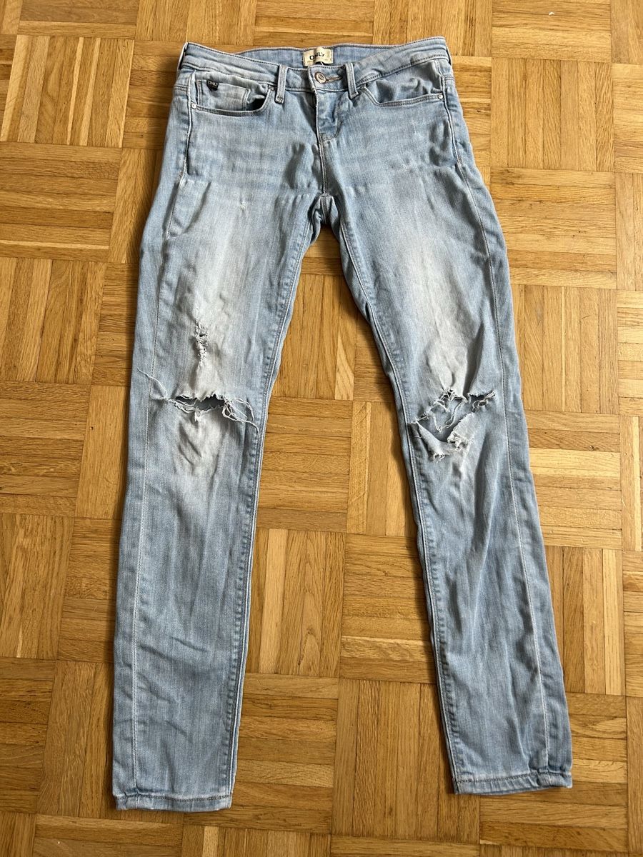 Jeans: Jeans déchiré – Gebraucht aus Malleray von Keimy32
