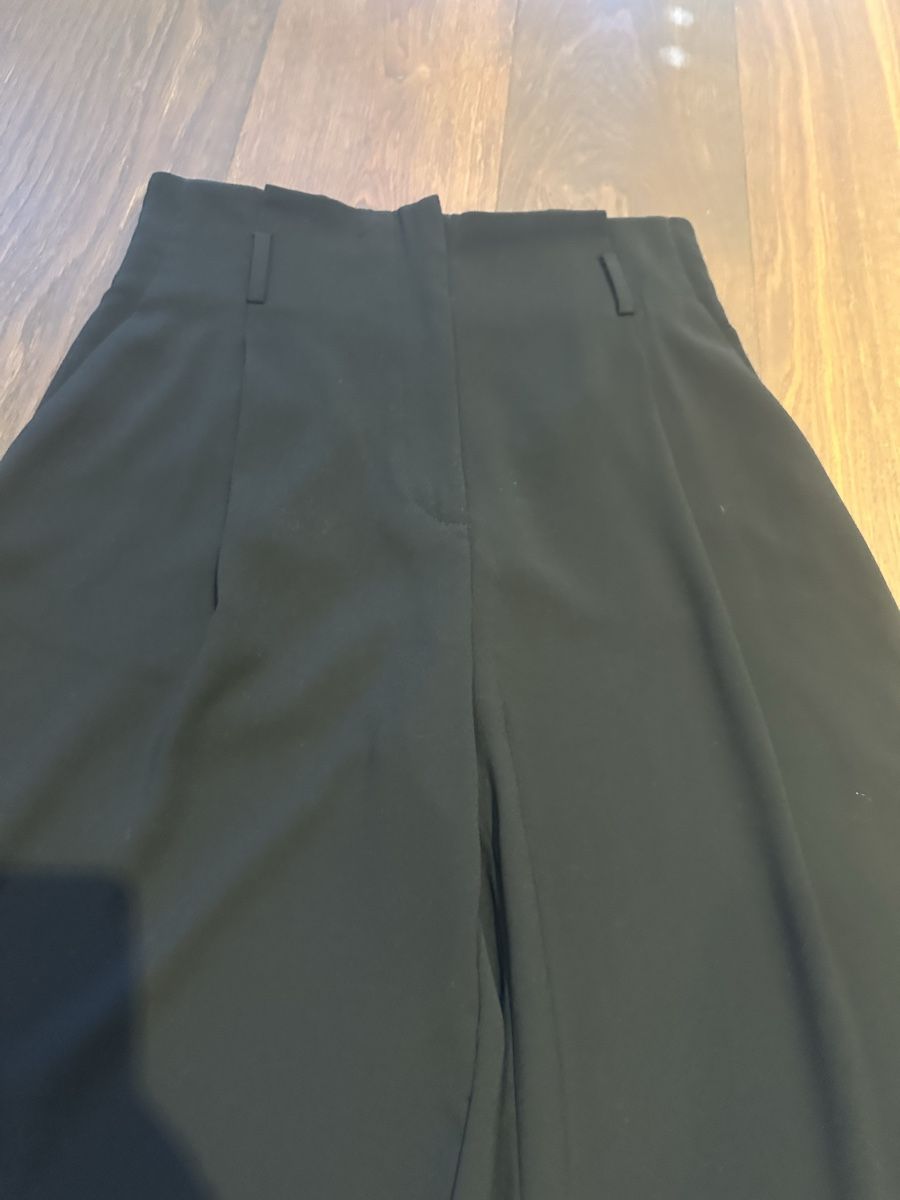 H&M Pantaloni: Hose weit schwarz Gr. M – Usato da Diepoldsau venduto da Soleil0425 1