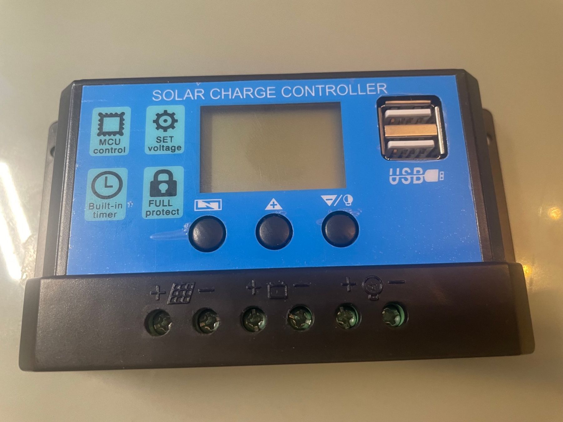 Chargements: Solar Charge Controller PWM – D'occasion à Meierskappel par Maca0
