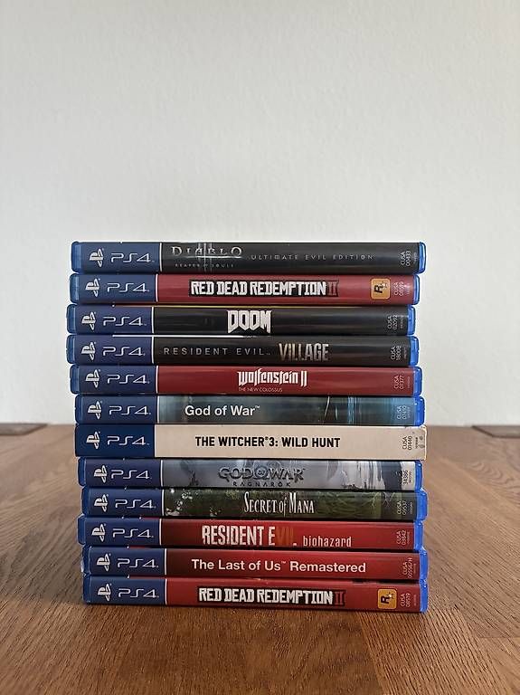 Console: PS4 Pro 1TB + 2 Controller + Ladestation + 12 Spiele  – Usato da Dübendorf venduto da las_qgf8 3