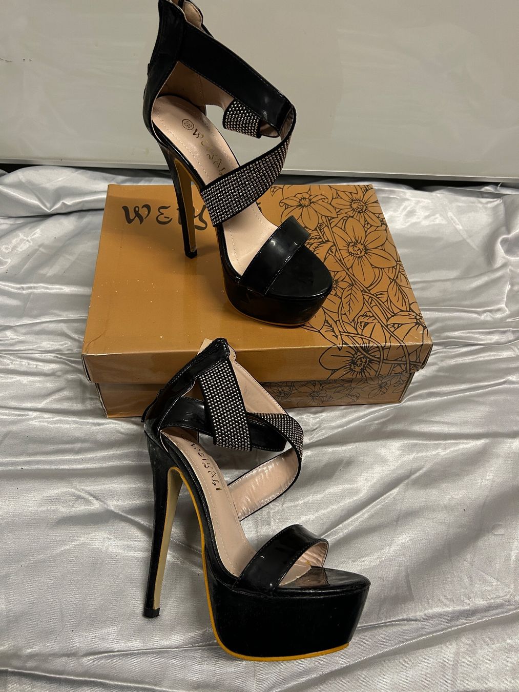 Chaussures femmes: Sandalen Gr 35 Neu – Neuf avec emballage d'origine à Regensdorf par Spyke55