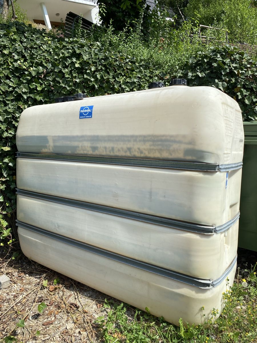 Riscaldamento: Kunststoff-Tank, 2000 Liter – Usato da Wolhusen venduto da hoemuu