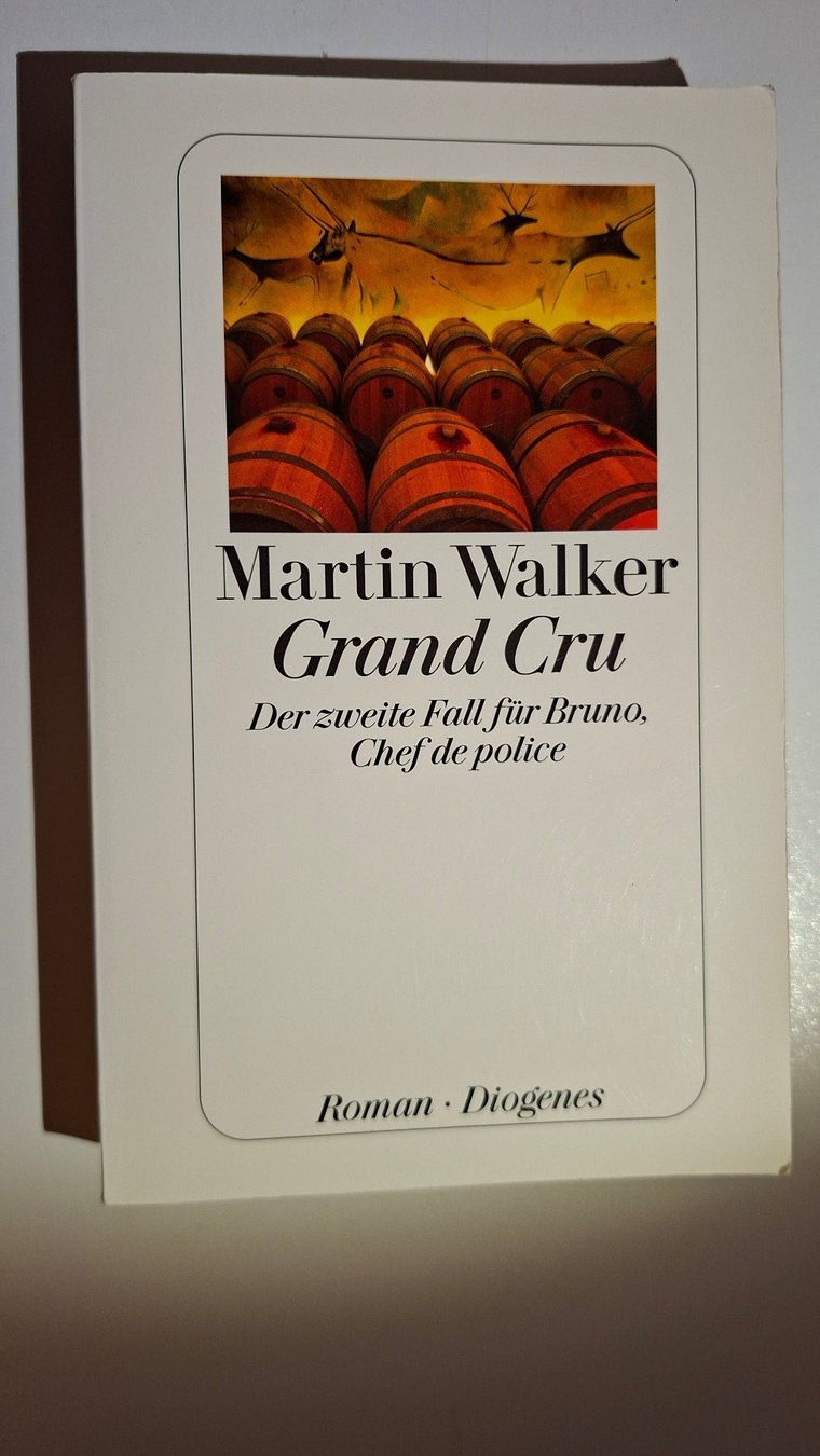 Bücher: Martin Walker: Grand Cru – Gebraucht aus Dietikon von Buchantiqdietikon