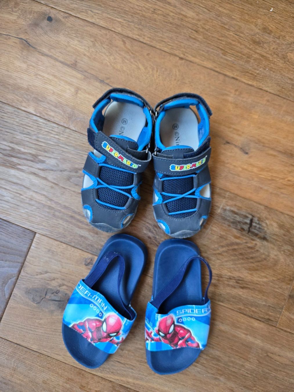 Schuhe für Jungen: Sandalen Junge 24/25 – Gebraucht aus Benglen von diala