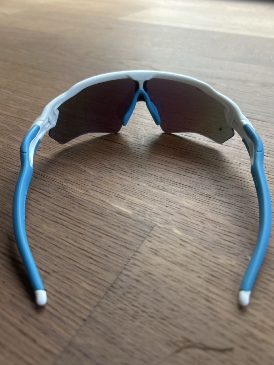 Oakley Brillen & Gläser: Oakley Radar EV Path S Sportbrille  – Gebraucht aus Linthal von eva_9jqv 2