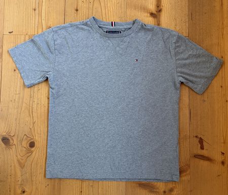 T-shirt Tommy Hilfiger gris Excellent état - T 164