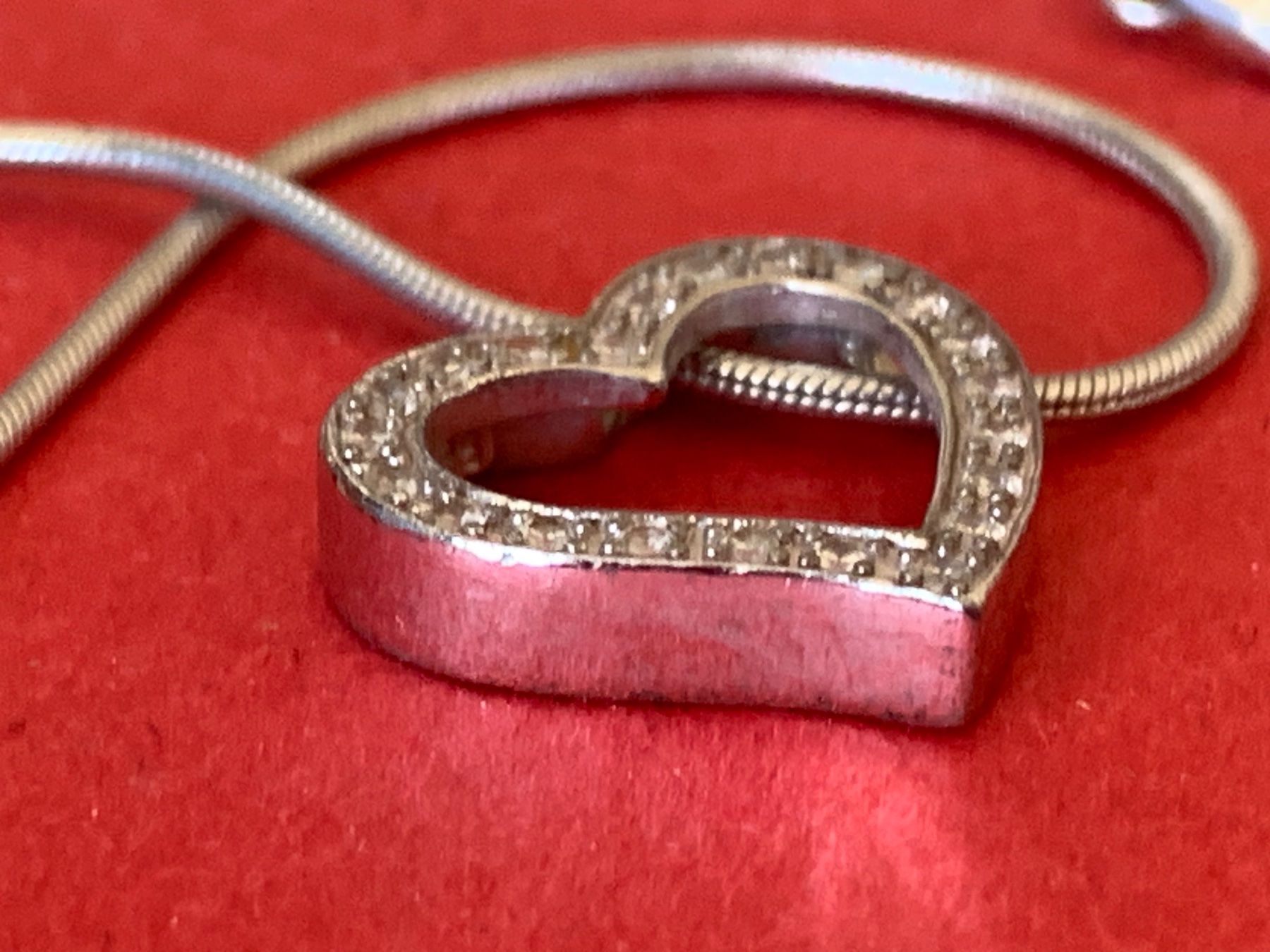 Ciondoli: Schlangenkette +Herzanhänger silber – Usato da Laufen venduto da Bellebellezza