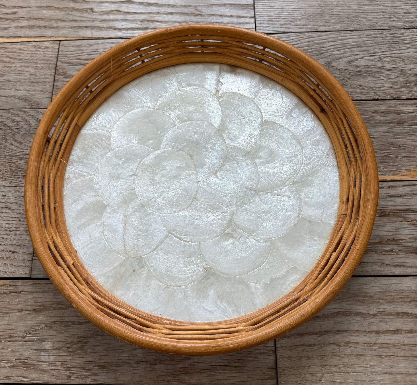 Piatti di portata: Midcentury Muscheltablett – Usato da Luzern venduto da Mamutpe