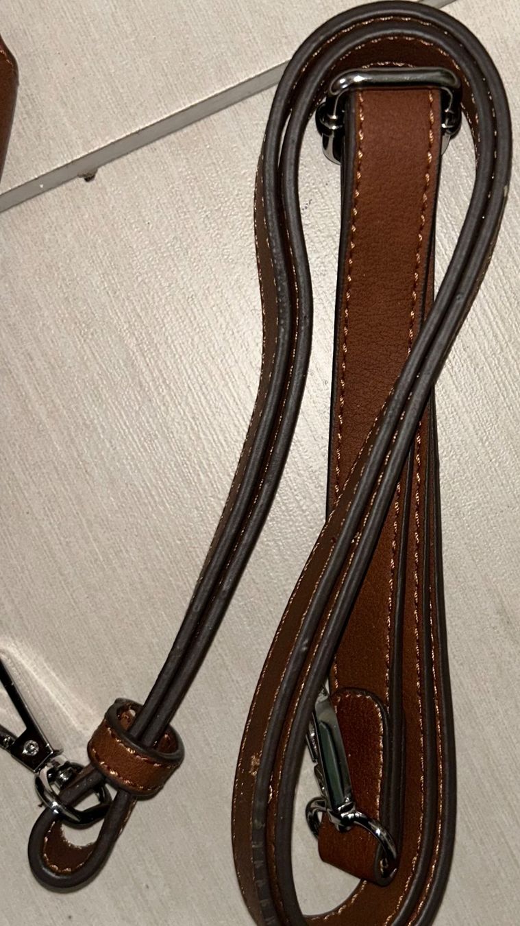 Tamaris Sacs femmes: Kunstleder-Tasche Tamaris – D'occasion à Sevelen par Glueckstreffer.62 3