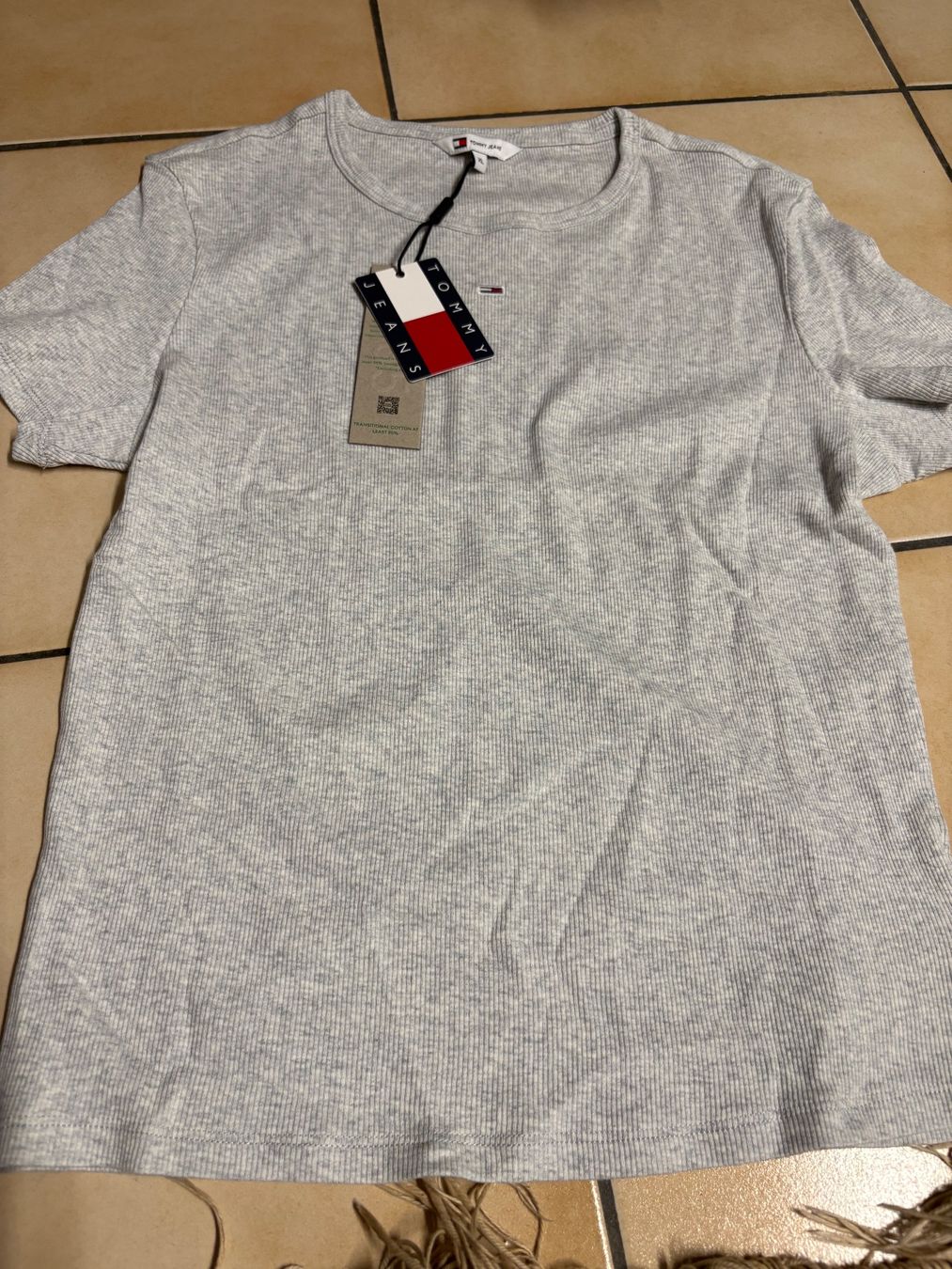 Tommy Hilfiger T-shirt: Maglietta Tommy Hilfiger – Nuovo (secondo la descrizione) da Davesco soragno venduto da Gaby230