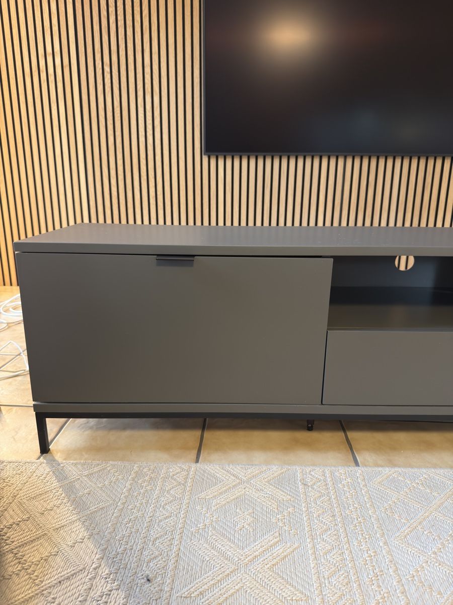 Mobili TV: TV Lowboard Grau – Usato da Pfyn venduto da jkphotoarchi 2