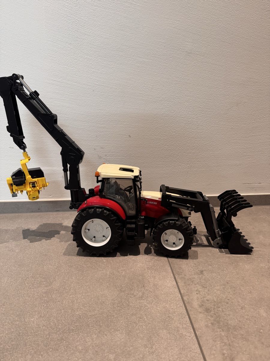 Bruder Giocattoli: Bruderer Traktor Steyr – Usato da Hettlingen venduto da Mariy555