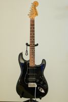 Guitare Fender Stratocaster noire, parfait état!