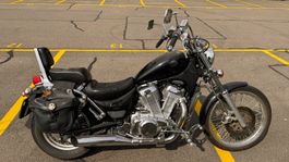 Suzuki Intruder VS 800 Chopper Motorrad schwarz guter Zu...