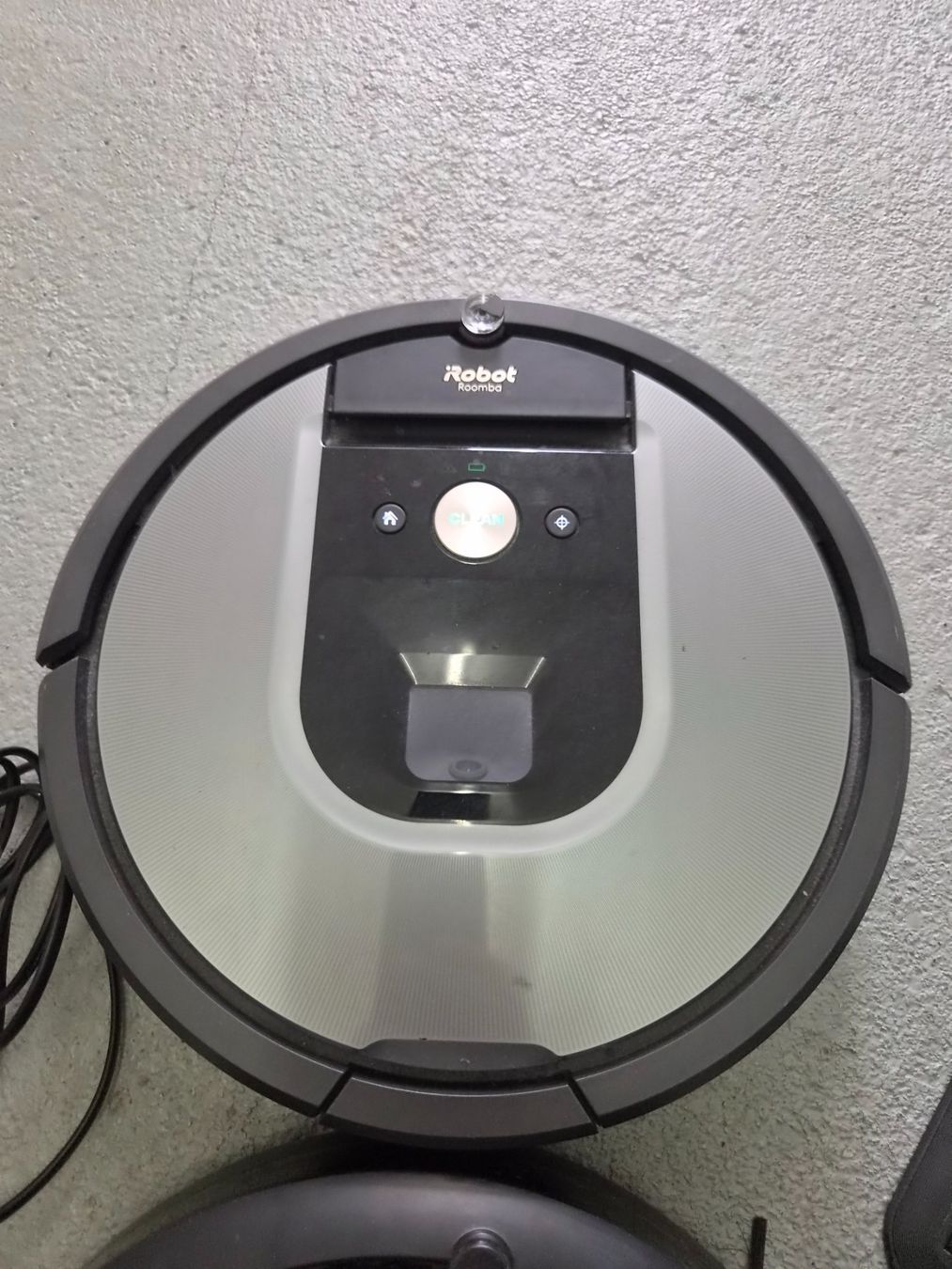 Irobot Aspirateurs & Accessoires: 2x iRobot Roomba Saugroboter-defekt – Défectueux à Domat Ems par tchnesa 2