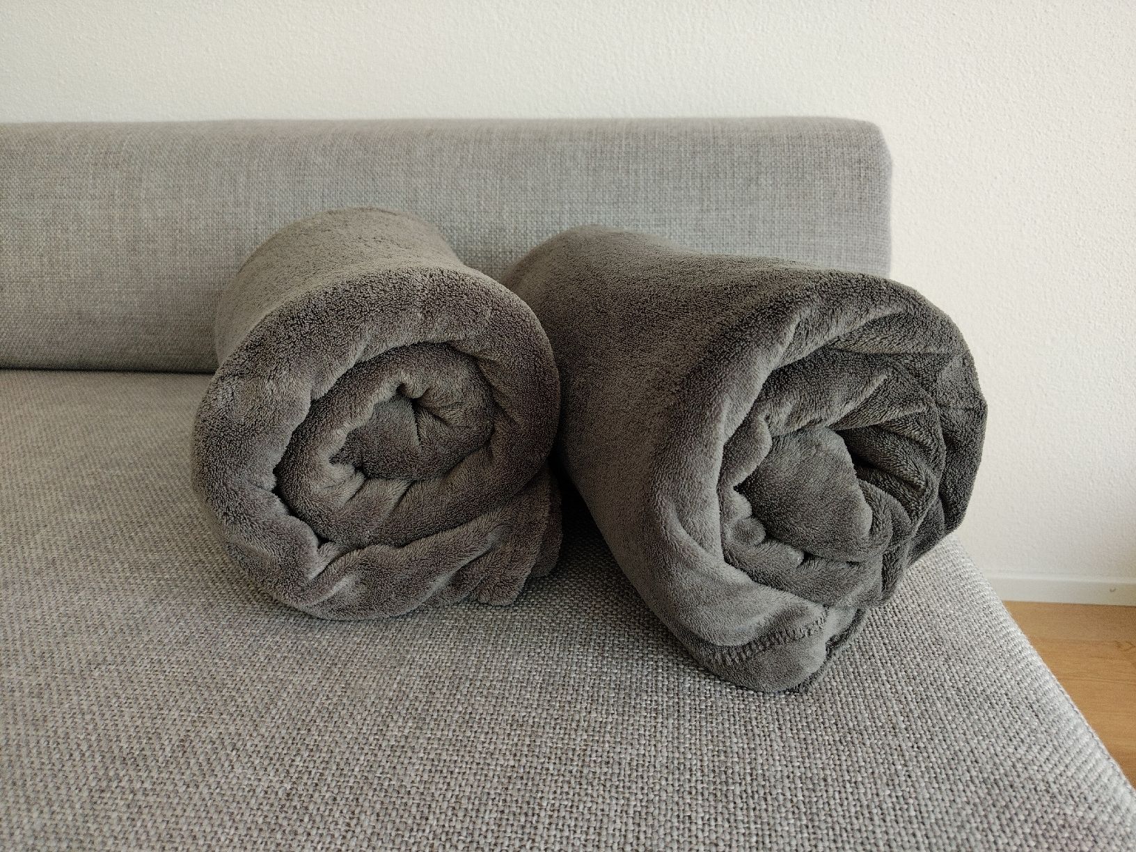 Decken: Fleece Decken DUO Grau – Gebraucht aus Buchrain von QueenyHE51