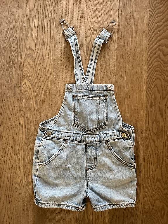 Hosen: Baby Latzhosen Jeans – Gebraucht aus Rothenburg von Isopot