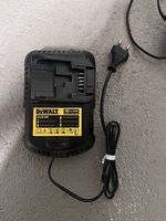 DeWalt DCB105 XR Li-Ion Akku-Schnellladegerät