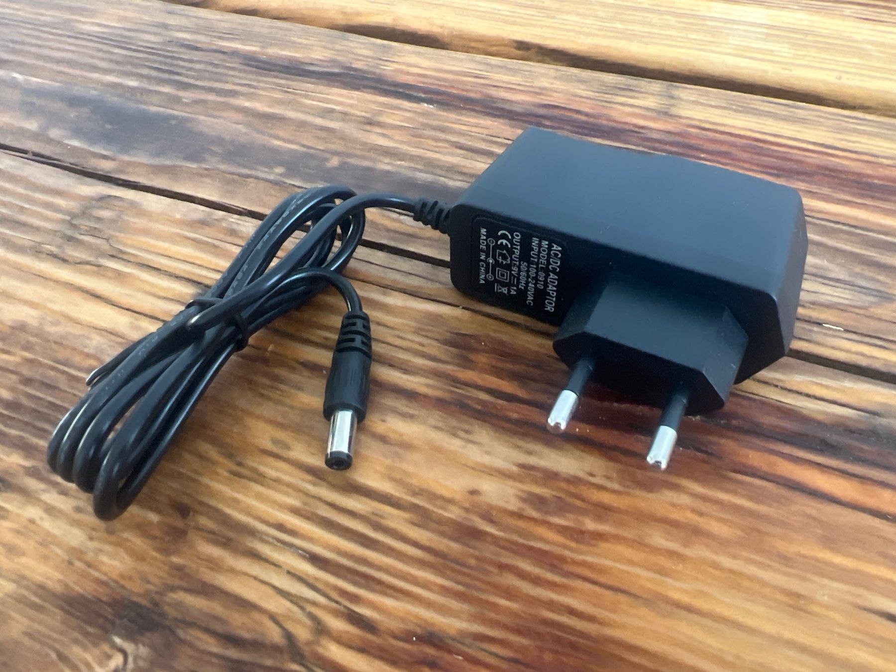 Ladegeräte: AC/DC 9V 1A Netzteil – Neu und originalverpackt aus Umiken von mar_p7n9