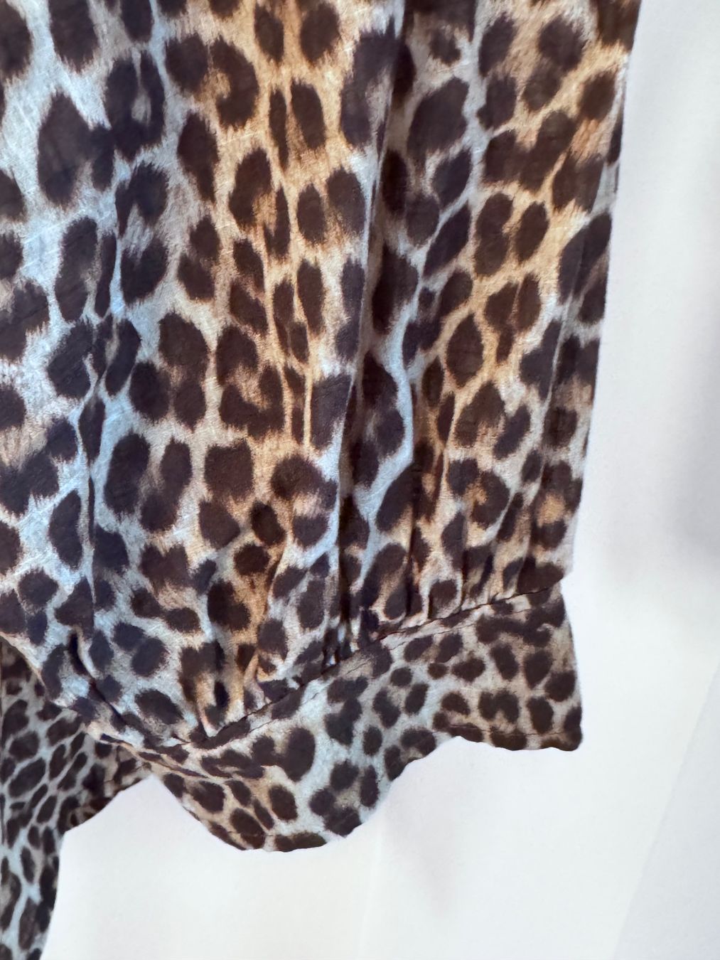 Chemisiers: Bluse Leoprint von Hod – Neuf (Voir description) à Mörschwil par Mirka019 3