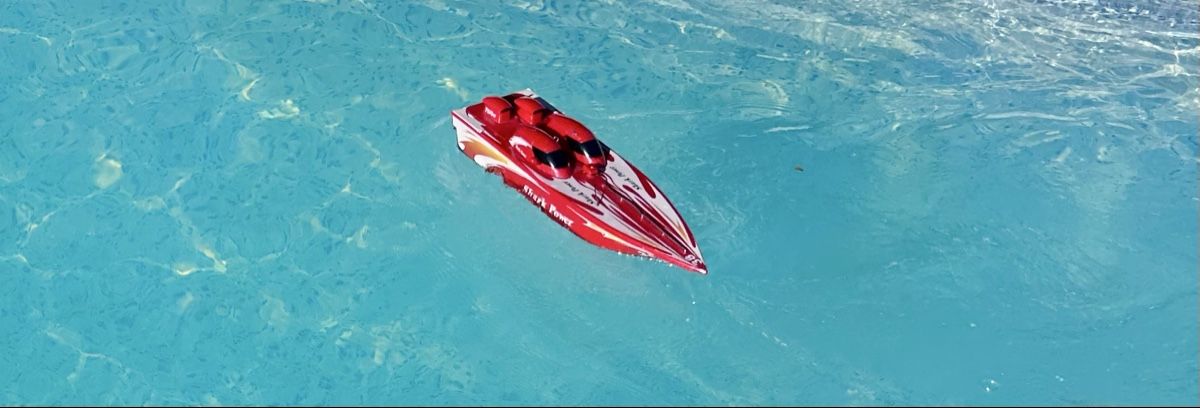 Modellismo RC: Bateau télécommandé Shark Power rouge – Usato da Chêne-Bougeries venduto da Assouille