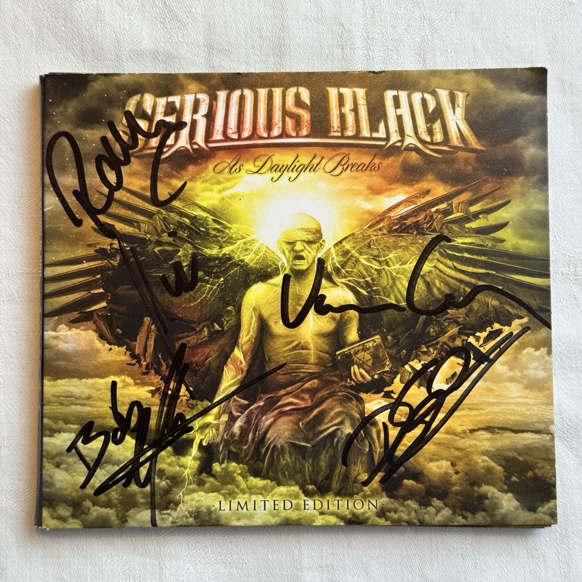 CDs: Serious Black As Daylight Breaks Limited Edition – D'occasion à Galmiz par Wichtel25