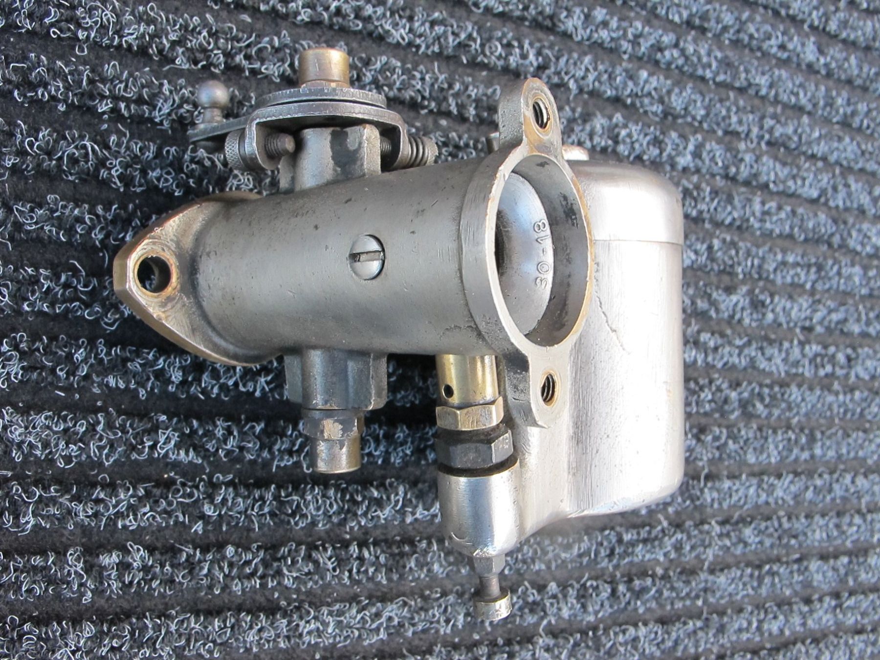 Solex Tutti pezzi di ricambio auto: Carburateur Solex 30 MHD Oldtimer – Usato da Arnex sur Orbe venduto da Caturix 4