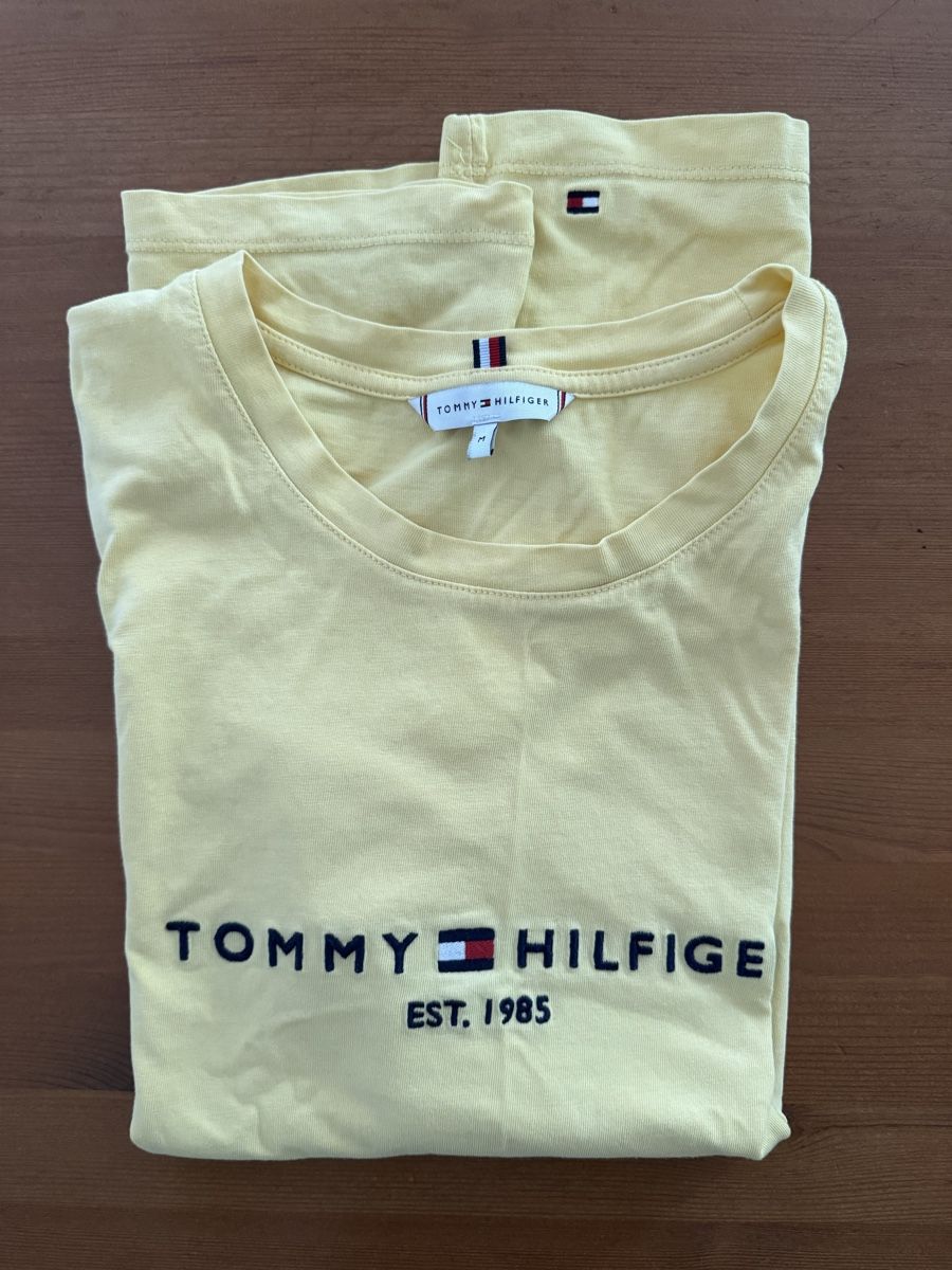 Tommy Hilfiger T-shirt: Tommy Hilfiger t-shirt – Nuovo (secondo la descrizione) da Bern venduto da emi_rcd5