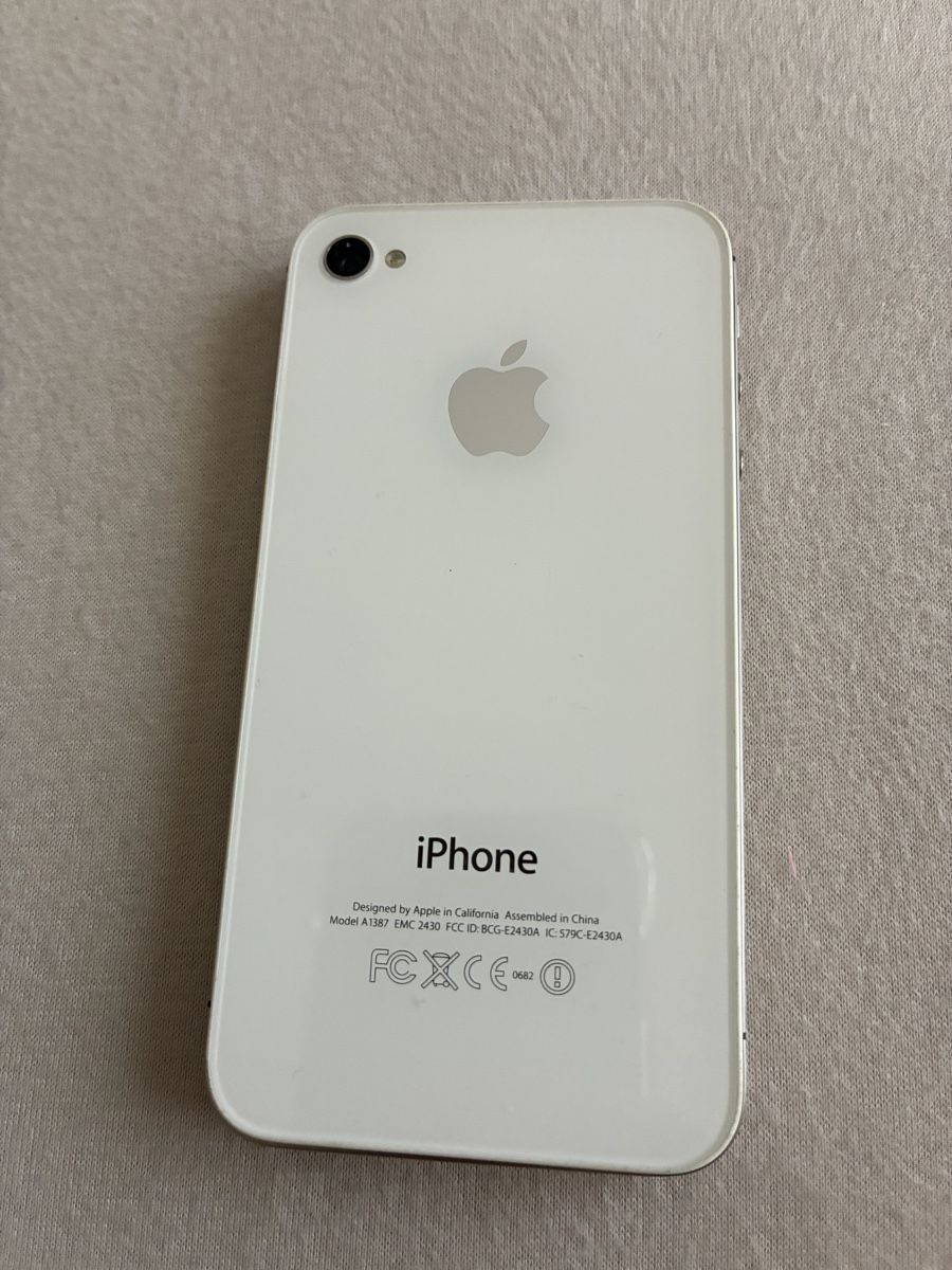 Apple Telefoni cellulari / Smartphones: iPhone 4S – Usato da Glarus venduto da thornton 1