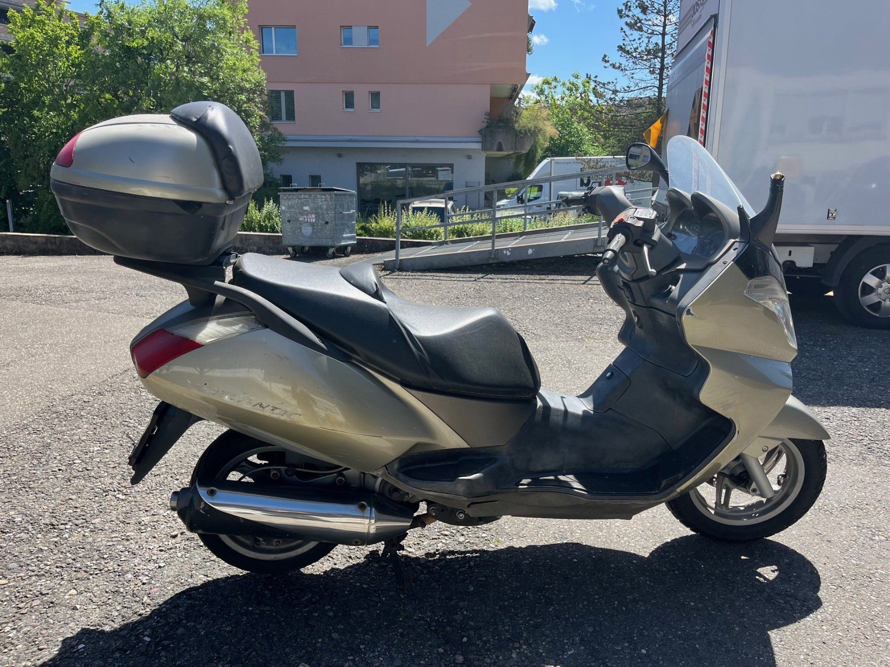 Aprilia Scooters: Occasion Roller Aprilia Atlantic 125 grau – Gebraucht aus Zürich-Schwamendingen von Josts_ToeffladeAG
