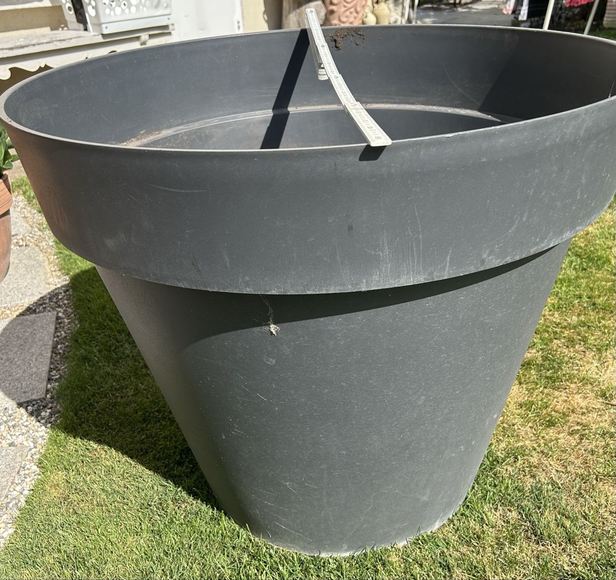 Grosser Pflanzkübel, anthracite, H 70 cm, D 80cm (Gebraucht) in Strengelbach für CHF 30 – nur Abholung auf Ricardo kaufen