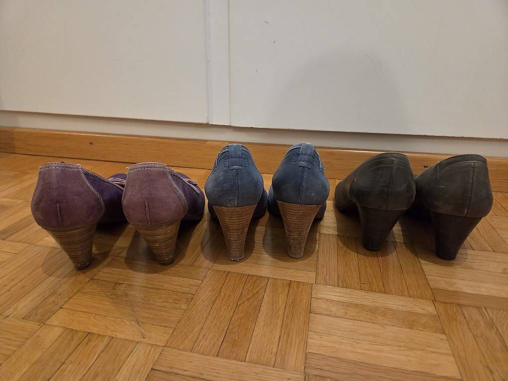 Scarpe da donna: 3 Paar Leder-Pumps Gr 41 – Usato da Zürich venduto da Le1 3