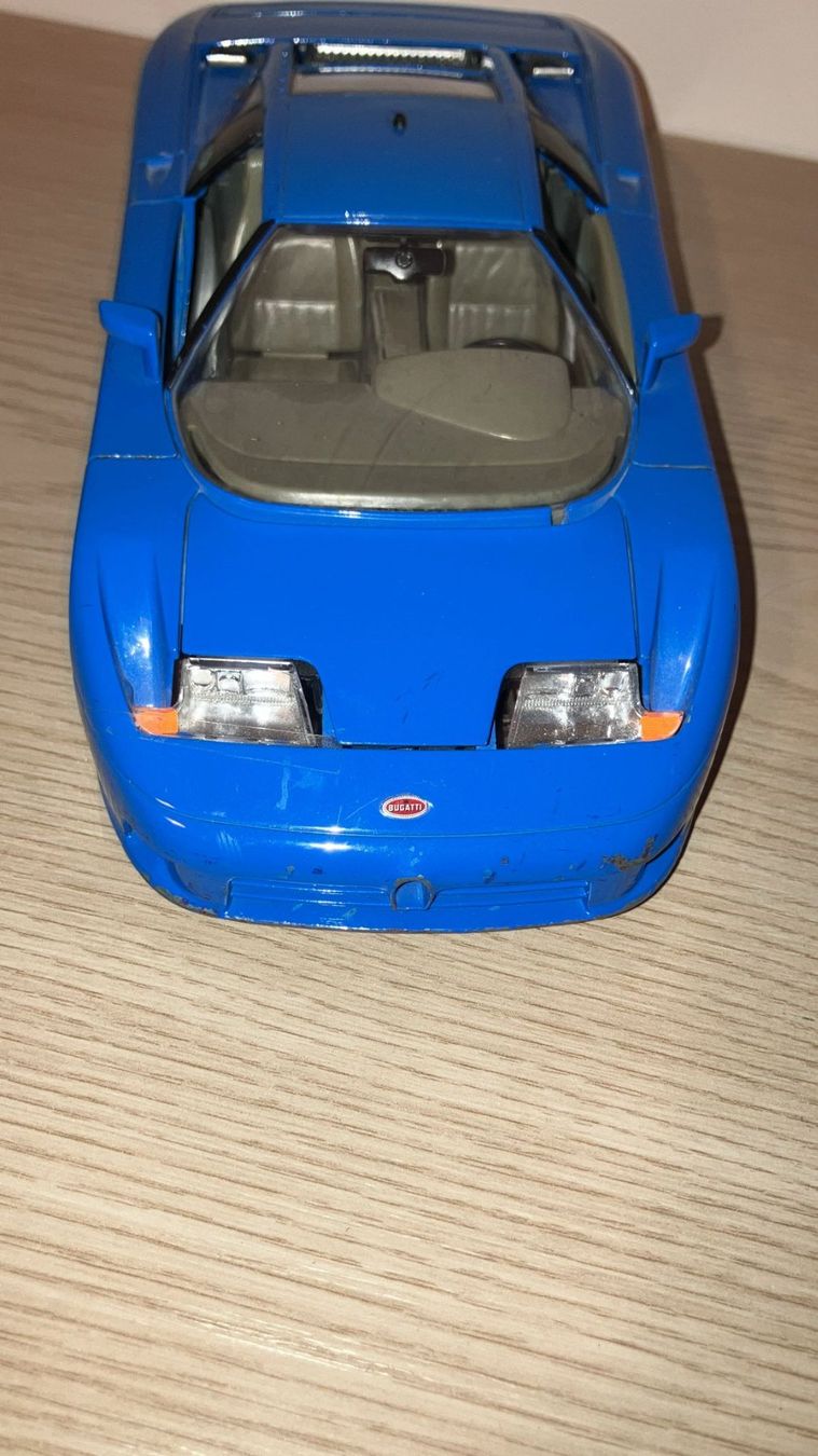 Bburago Kit di modellismo & Modellini statici: Modellino Bburago Bugatti blu 1/18 – Usato da Melano venduto da H-Sara 4