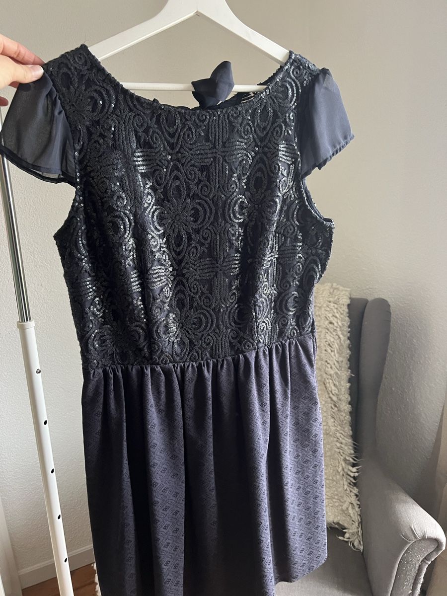 Nafnaf Vestiti: Elegantes Kleid von Naf Naf – Usato da Horgen venduto da mel_xz88