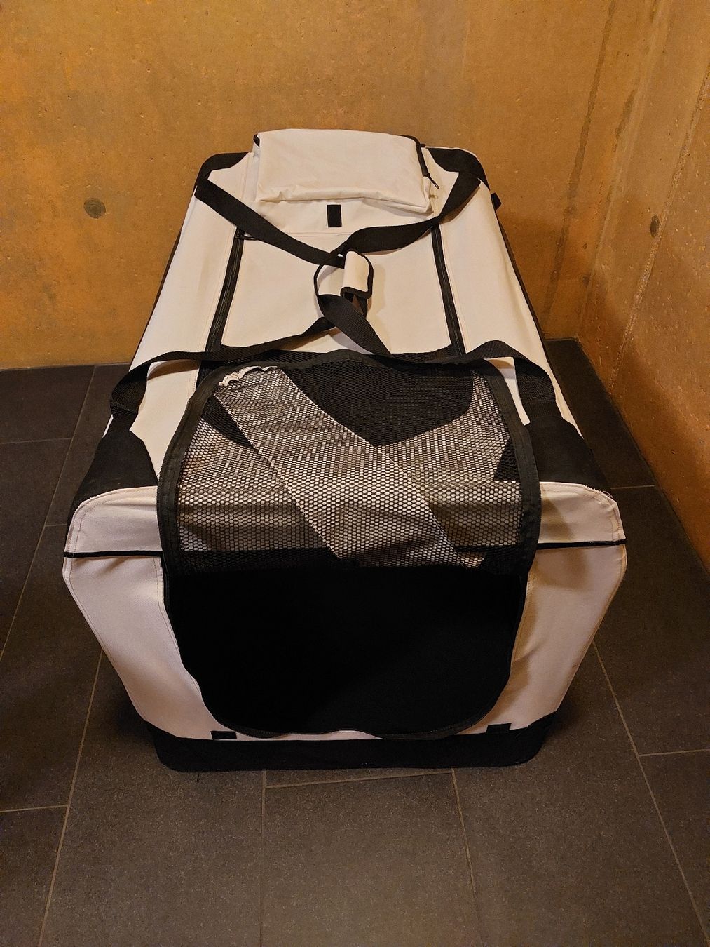Cucce & Letti: Grosse Hundebox / Transportbox  90x64x65 cm – Usato da Jona venduto da Alles_fuer_Dich 3