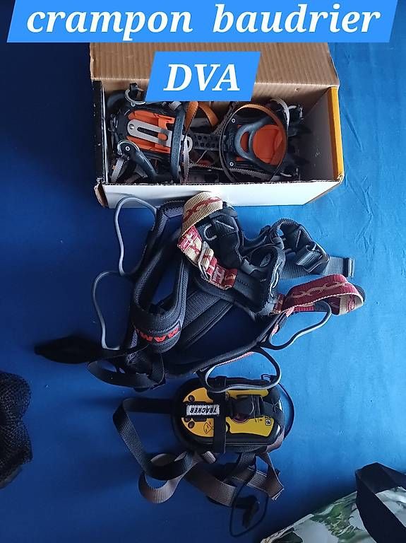 Sonstiges zum Bergsteigen & Wandern: crampon + baudrier +DVA – Gebraucht aus saviese von Petith