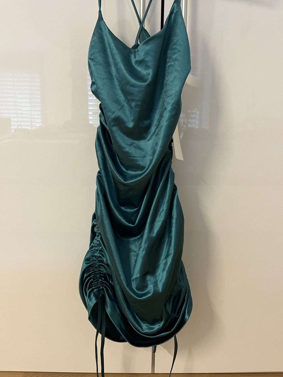 Vestiti: Grünes kleid grösse M – Nuovo (secondo la descrizione) da Root venduto da Mk1394
